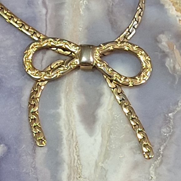 Avon bow Necklace. - Picture 4 of 9